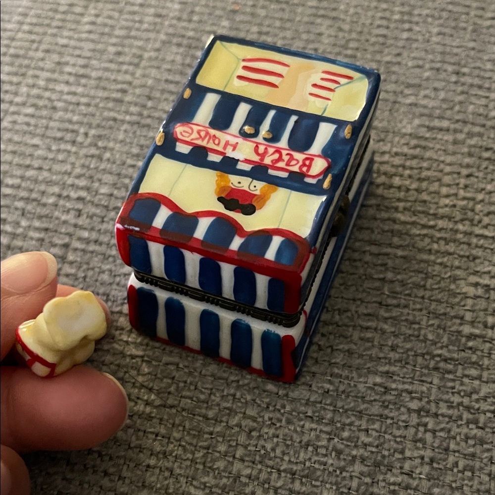 Colorful Bath House Trinket Box with Figurine - Picture 6 of 7